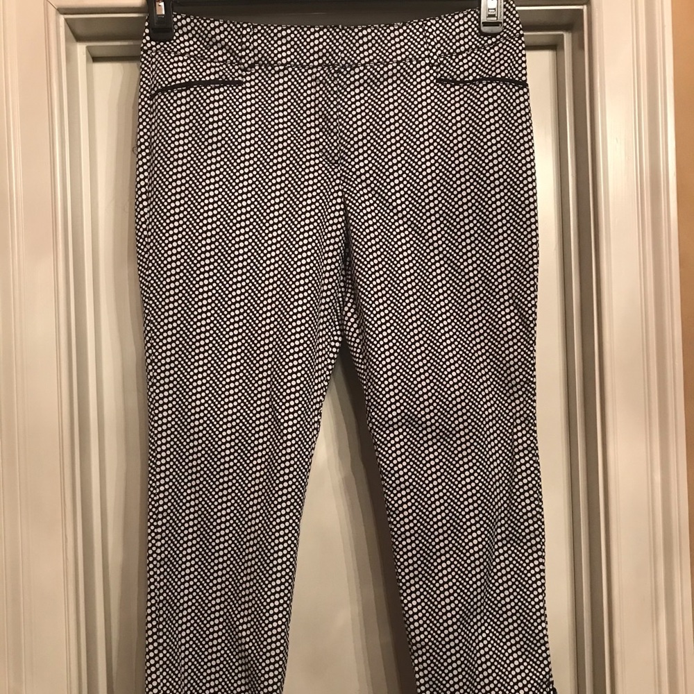 🔥NY&Co Polka Dot Capris